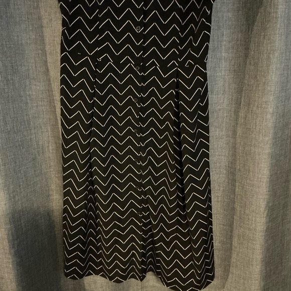 Who What Wear Chevron Striped Midi Dress Black Ruffle Sleeves Womens L - Picture 3 of 5